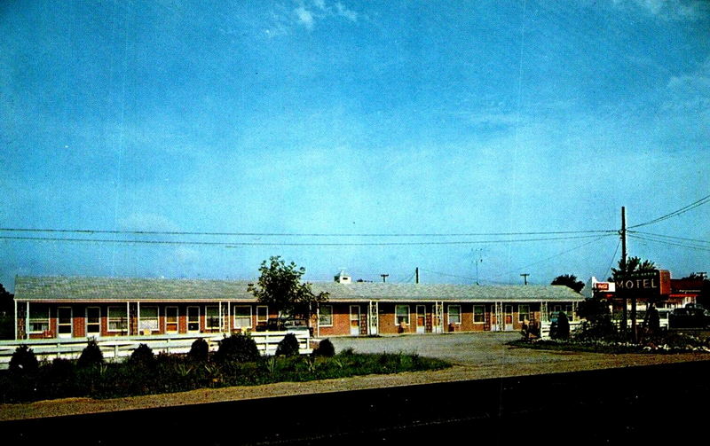 Red Arrow Motel - Vintage Postcard (newer photo)